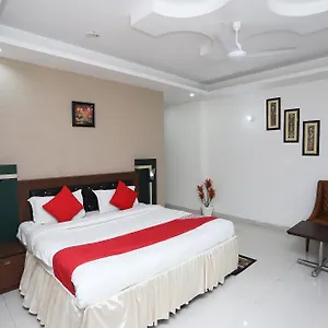 *** Hotel Super Capital O Levanti Near Aravali Biodiversity Park India