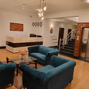 *** Guest house Tavisha Golf Course Mg Road India